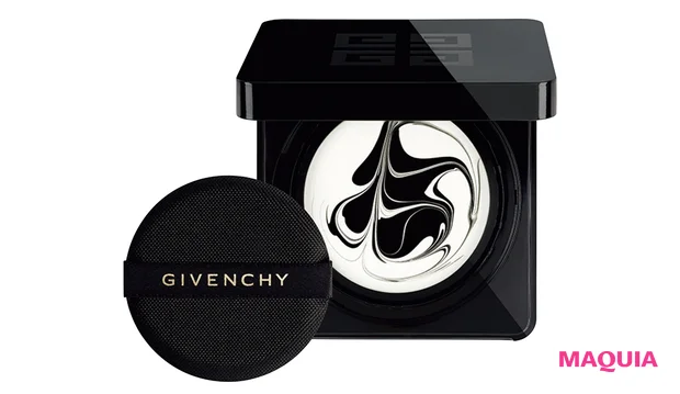 ジバンシイ ソワン ノワール UV コンパクト SPF40・PA+++ ￥13750／パルファム ジバンシイ［LVMHフレグランスブランズ］