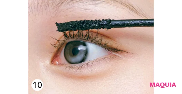 鹿の間 中顔面短縮メイク マスカラで上まつ毛にボリュームを