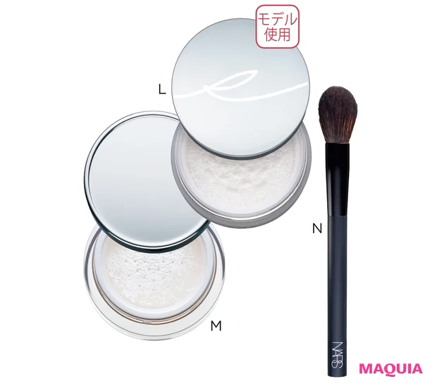 Lエアリータッチ フィニッシングパウダー 02 8.5g ¥4950/RMK Division Mイーブン ベター ブライトニング ルース パウダー C 20g ¥6930/クリニーク Nプレシジョンパウダーブラシ #15 ¥5500/NARS JAPAN