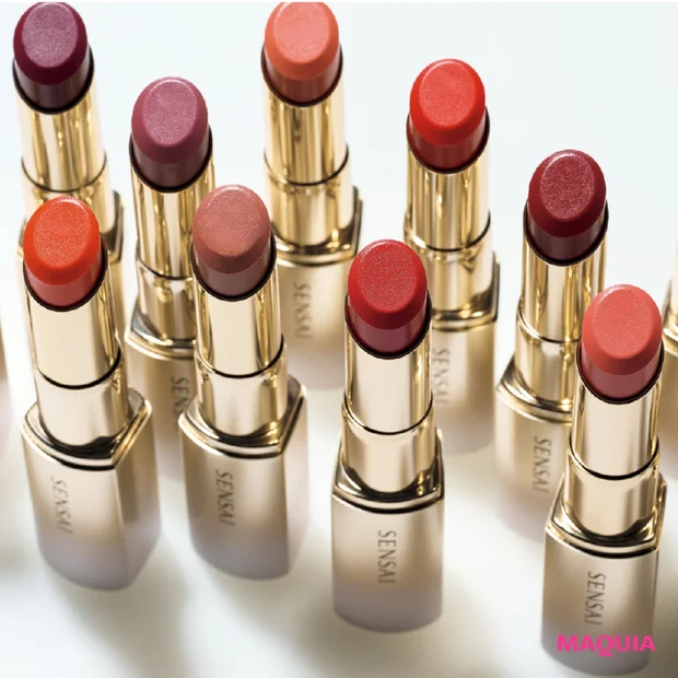 センサイの新作「モイスチャー インテンスリップスティック」の魅力とは? 美容愛好家の野毛まゆりさんが…