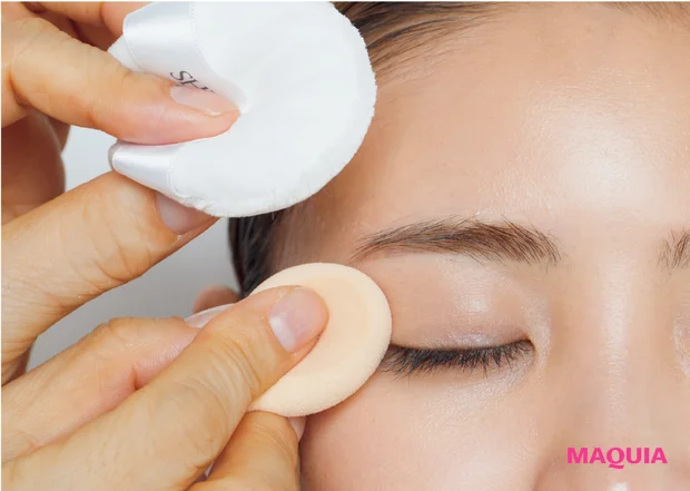 ヘア＆メイク 千吉良恵子さんおすすめの2026年春ベースメイク パウダーを素早くオン