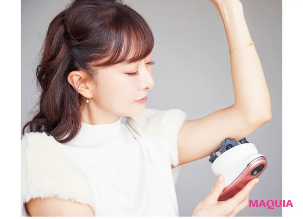 石井美保さん折り畳み ポーチの中身は化粧品だけじゃない！？美容家が必ず持ち歩くもの