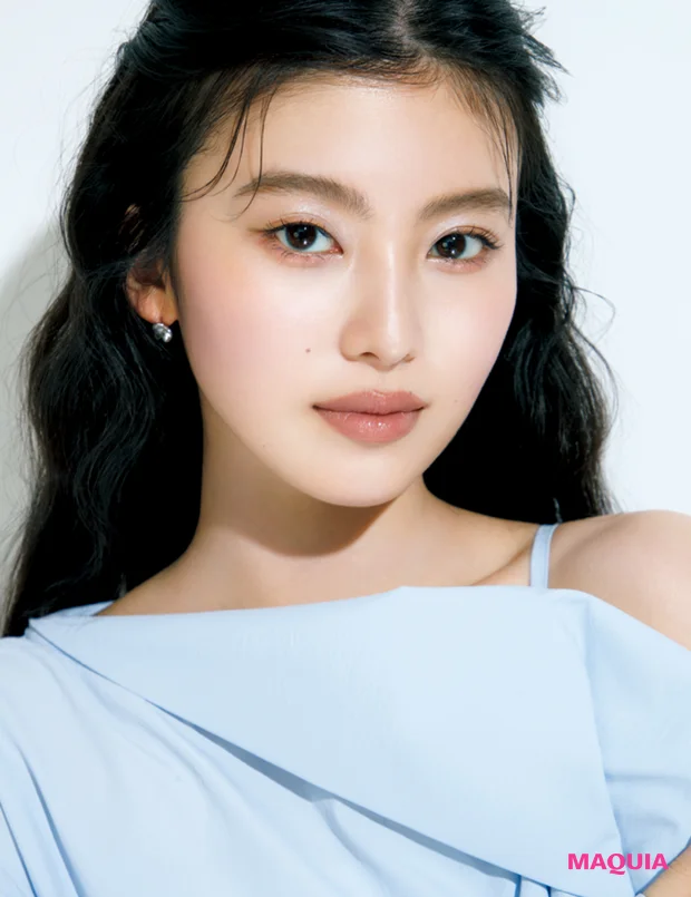 「透明感=白さ」じゃない。長井かおり流、クリアな肌のつくり方。透明感仕込みコスメも公開!