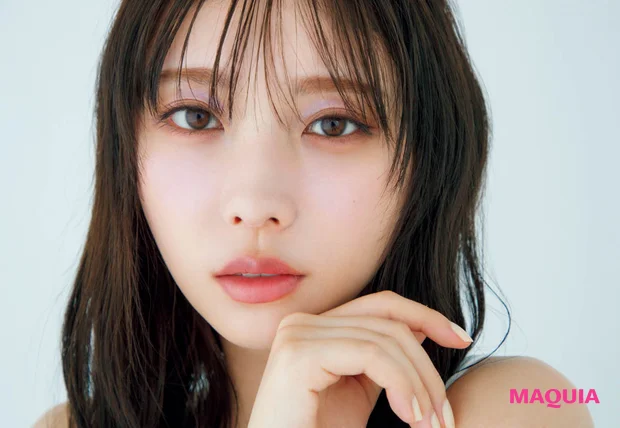 “ほどよく甘く、ひんやり美人“な与田祐希さん。旬の“アイシーカラー”でつくる透明感メイク術