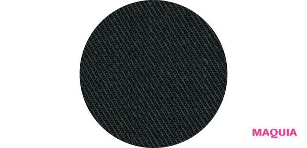 守屋麗奈さん、赤みリップで大人のきれいを更新。1枚で決まる黒オールインワンと好バランス_2