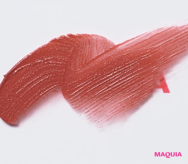 マキア ベストコスメ2025下半期 グロス&リキッドリップ部門 シャネル ルージュ アリュール リクィッド ヴェルヴェット 242 質感をチェック