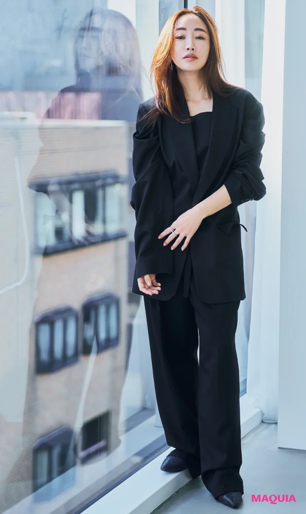 神崎 恵さん「毎日ハンサムモード」。女っぽさをあえて引き算するヘア&メイクのバランス術_3