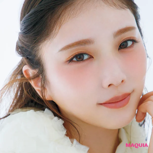 与田祐希さん×多幸感チーク。イヴ・サンローランの大ヒットコスメで、笑顔印…