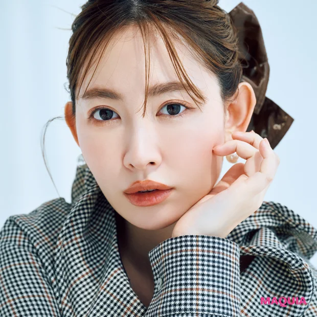 【小嶋陽菜さんの推しリップ4選】グロッシー＆深いキャメルカラーが推し！