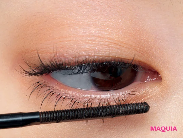 のり不要（グルーレス）つけまつげ 下まつ毛のやり方 マスカラで馴染ませる