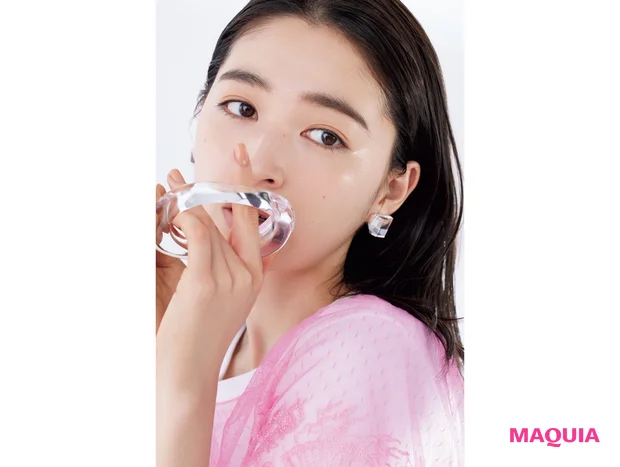 ストレート眉+目尻ハイライトで自然なメリハリ強化