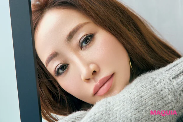 神崎 恵 大人のヘア冬タートルニットコーデに似合うメイク