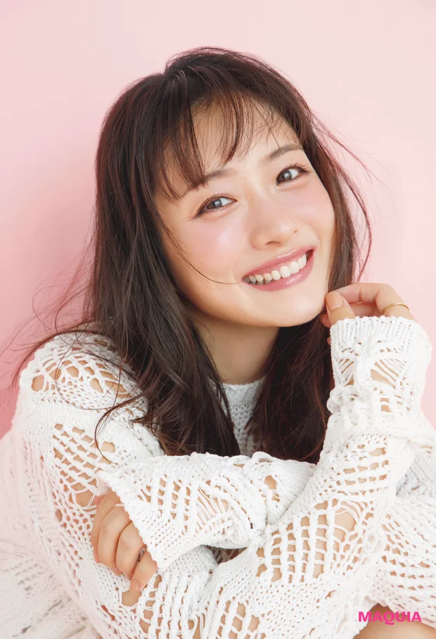 【石原さとみさんの愛用品7選】眉ペンシル・リップ・スキンケアetc…お気に入りを大公開！子育てや仕事、美容など深掘りインタビューにも注目