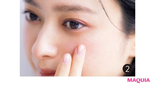 2 練りタイプで頬にもツヤを