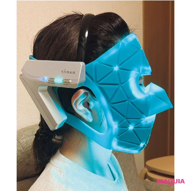 MAQUIAベストコスメ2025下半期 ギア部門受賞 3位 YA-MAN TOKYO JAPAN ブルーグリーンマスク リフト エディターがお試し 横顔