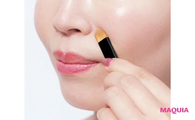 鼻まわりのお直しメイク 崩れたベースメイクを整える