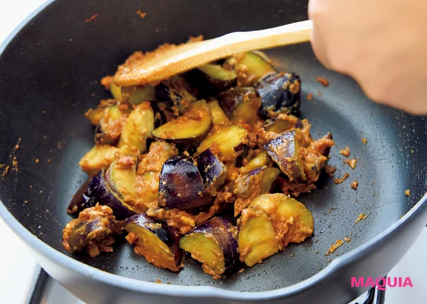 マキア 夏バテ 食べ物 薬膳 レシピ なすのピーナッツバター炒め 3