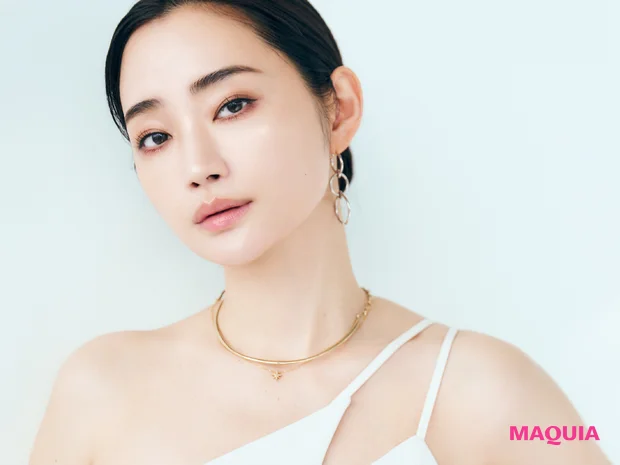 柳橋 唯さん「真夏こそ、肌は出しません!」。365日欠かさないUV&ビタミンケアで透明美肌に