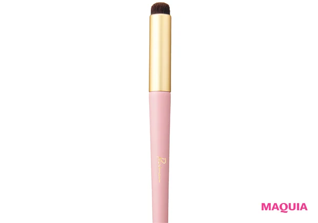 人気アーティスト・𠮷﨑沙世子さんの推しメイクツール。リリミュウのブラシでリップが洒落る！_7