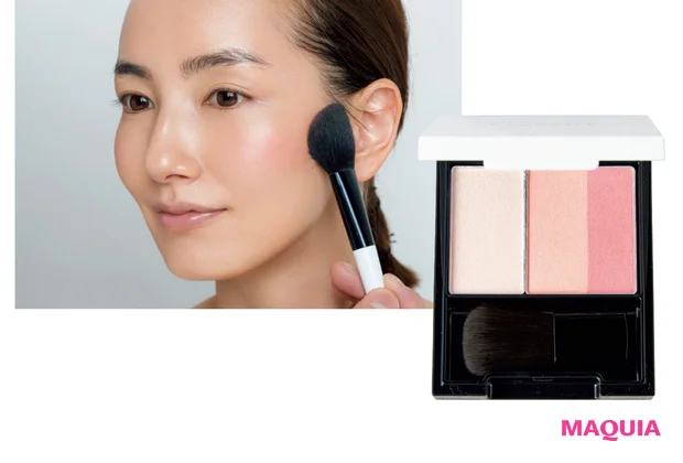 4 全方位チークで横顔美人