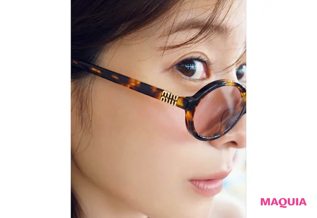 田中みな実の私服 ピンクレンズのサングラス