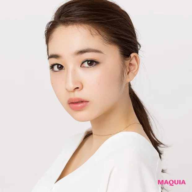 【モード】エッジの効いた囲み目EYEで凛とした大人の表情に