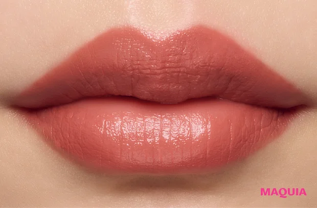 マキアベストコスメ2025下半期 3位 RMK　ベルベットシーン リップカラー 04をイエベがスウォッチ