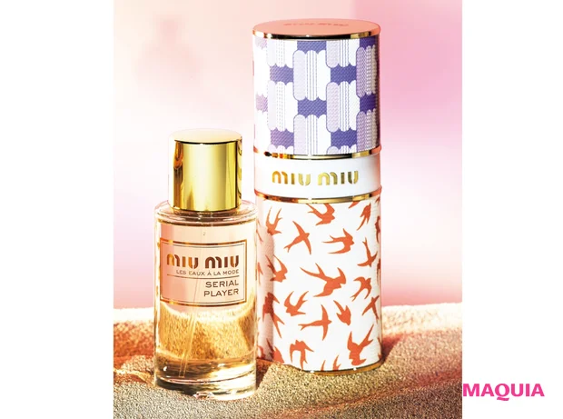 ミュウミュウ レ ゾー アラモード シリアルプレーヤー オードトワレ 50ml ¥10780、同 トップケース ¥2310、同 ボトムケース ¥2090/ブルーベル・ジャパン 香水・化粧品事業本部