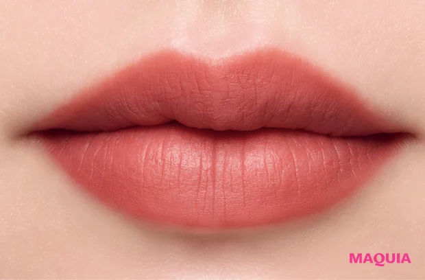 マキア ベストコスメ2025下半期 グロス&リキッドリップ部門 シャネル ルージュ アリュール リクィッド ヴェルヴェット 242 ブルベがスウォッチ