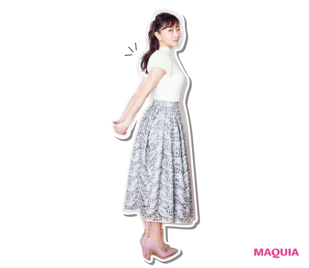 【11:00】撮影の合間に肩甲骨を寄せてストレッチ