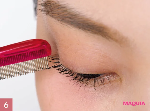 佐々木れな アイドルまつ毛 作り方 まつ毛コームでマスカラのダマを取る