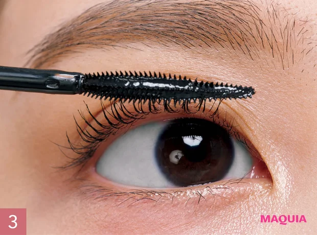 佐々木れな アイドルまつ毛 作り方 マスカラ下地を中間から塗る