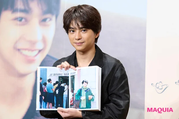 写真集のお気に入りのページを問われて何気ない瞬間の表情を挙げる、timelesz 佐藤勝利さん。