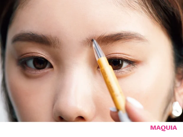 足りない毛を1本1本丁寧に