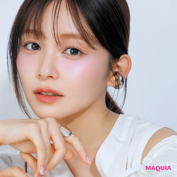 【秋の最旬チークHOWTO】青みピンクを高めに入れてリフトアップ！