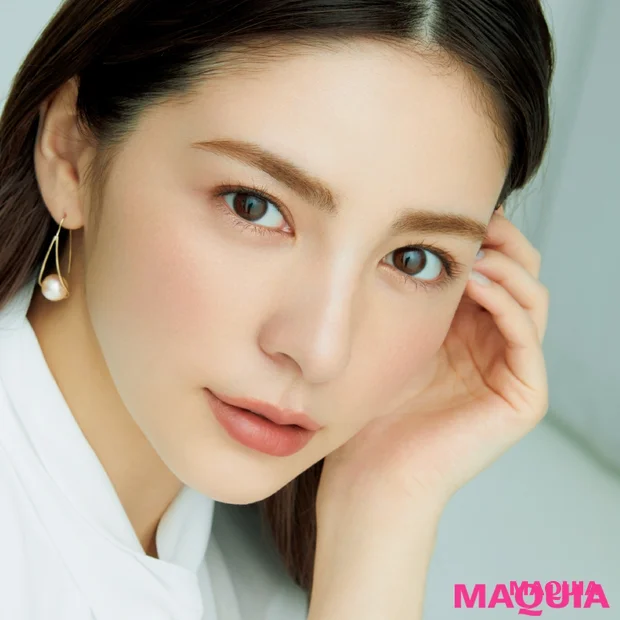 光を味方につける！ ドラマティック顔さんのオフィスメイクは赤基調が正解