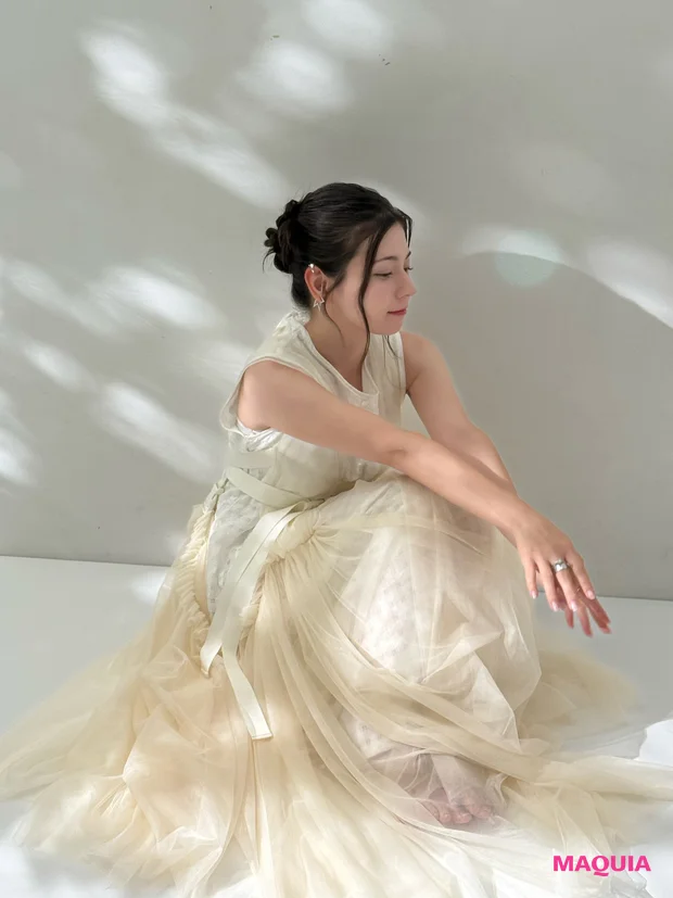 声優 Lynn 体育座り 伏し目