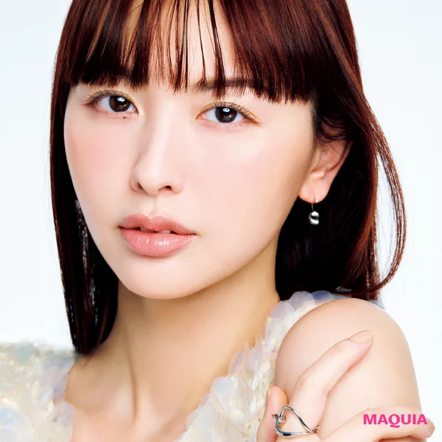 鈴木えみさんの愛用スキンケアを公開！ “羨望の美肌”を支える化粧水、クリーム、シートマスクは？