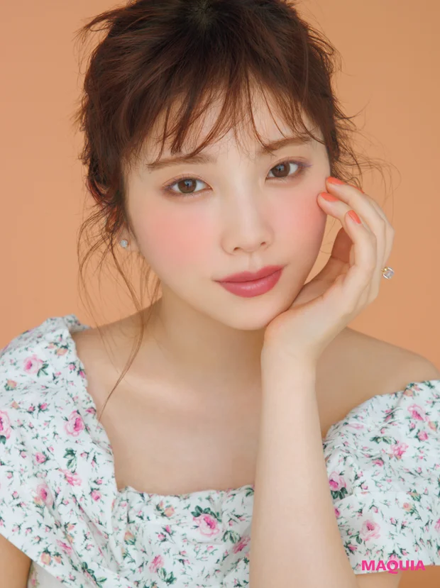 与田祐希さんが纏う“名画の美女”メイク。ルノワール『ジャンヌ・サマリーの肖像』を再現_5