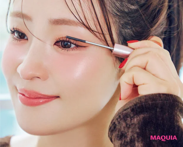 大沢あかねが選ぶバズり美容 まつ毛などフレームメイクを重視 キャンメイク メタルックマスカラ 01仕上がり