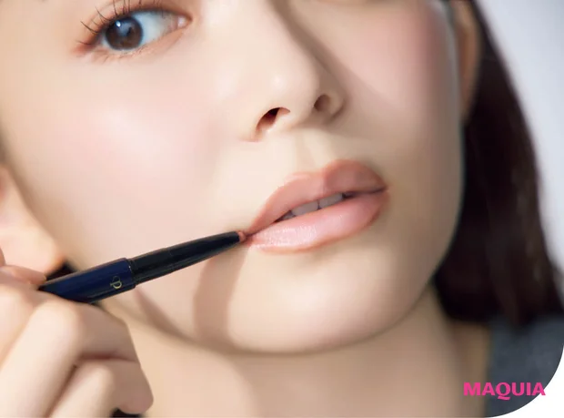 リップライナーの使い方・活用術トレンド 下がった口角もきゅっと上向く形補正