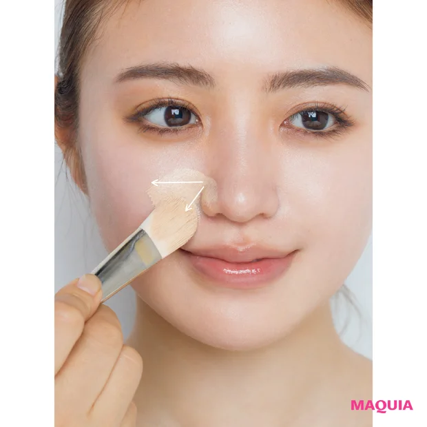 ヘア&メイク 福岡玲衣さんおすすめの2026年春ベースメイク ブラシでファンデを塗る方法