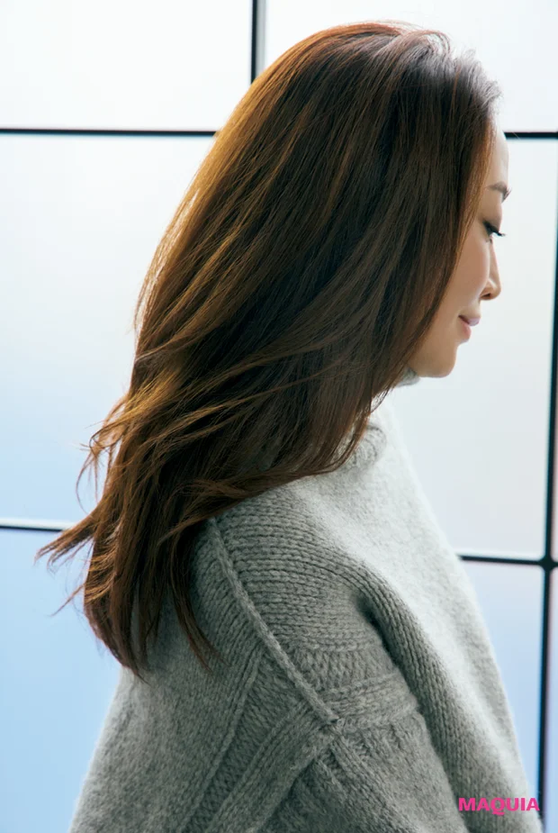 神崎 恵 大人のヘア冬タートルニットコーデに似合うヘア