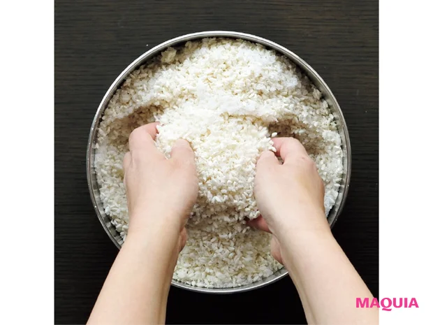 4 米麹を塩切りする