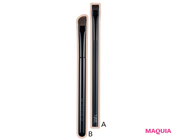 A プッシュアイライナーブラシ #26 ¥4070/NARS JAPAN B アイブロウ ブラシ ラージ ¥4400/SUQQU