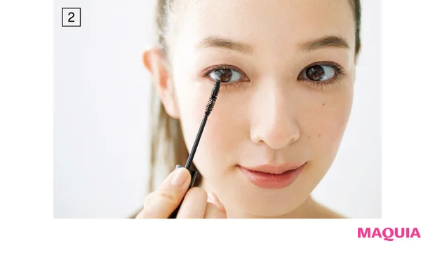 下まつ毛を強調させて下重心に