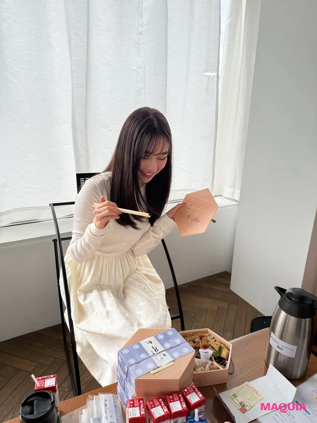 藤岡舞衣　お昼ごはんタイム　笑顔