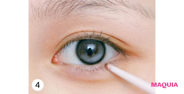 鹿の間 中顔面短縮メイク アイライナーでまつ毛の間を埋める