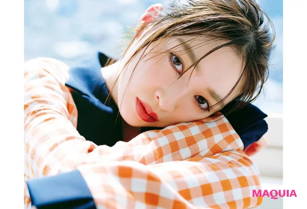 厚みを出したオレンジマットの唇は下め重心バランスで洒落る！