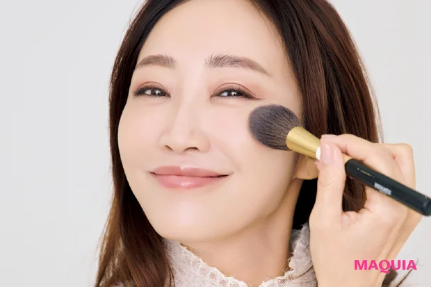 神崎恵さんのNARS ブラッシュ N 927の塗り方 頬